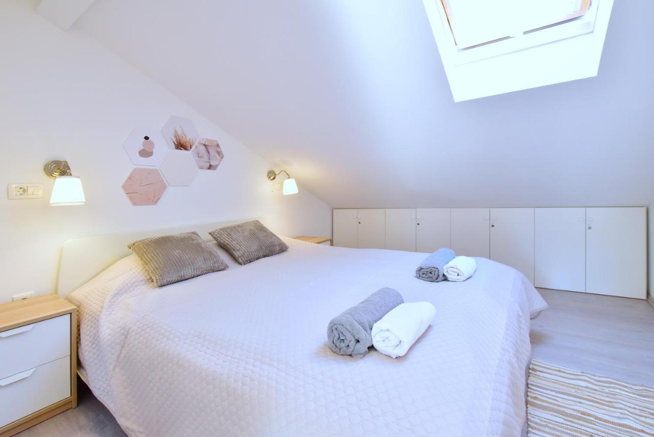 Apartments Sea & Sky 스타리 그라드 외부 사진